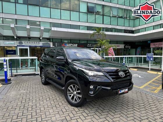 TOYOTA HILUX SW4 2.8 SRX 4X4 7 LUGARES 16V TURBO INTERCOOLER DIESEL 4P AUTOMÁTICO TOYOTA HILUX SW4 2.8 SRX 4X4 7 LUGARES 16V TURBO INTERCOOLER DIESEL 4P AUTOMÁTICO